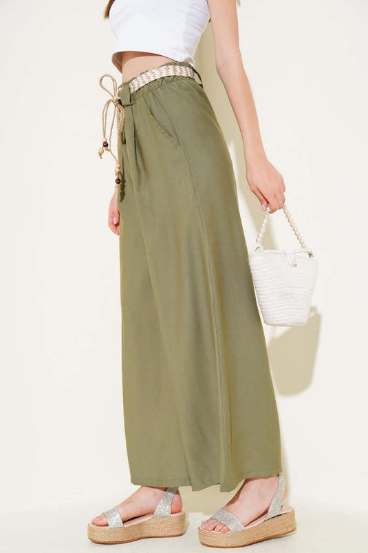 بنطلون كاكي واسع الساق مع حزام من القش