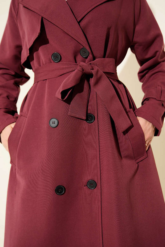 Gabardina con cinturón y forro, color burdeos