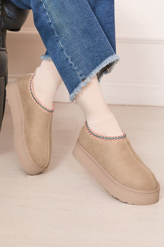 Stivaletto Mini con Suola Spessa e Interno Foderato in Pelliccia Beige