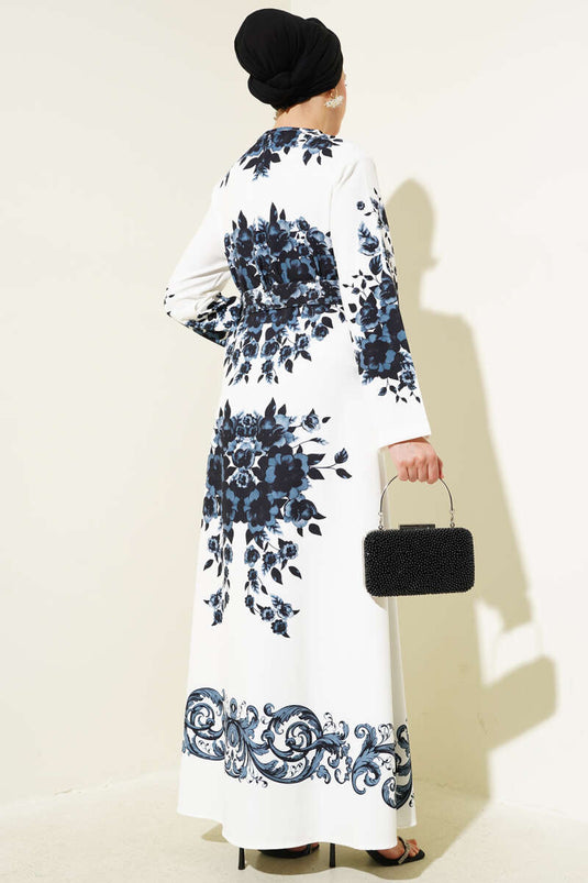 فستان أسود بحزام يشبه الملابس الداخلية