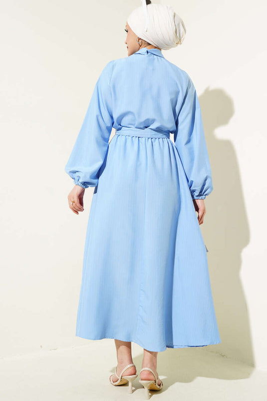 Robe à rayures fines et taille élastique à demi-boutons, bleue