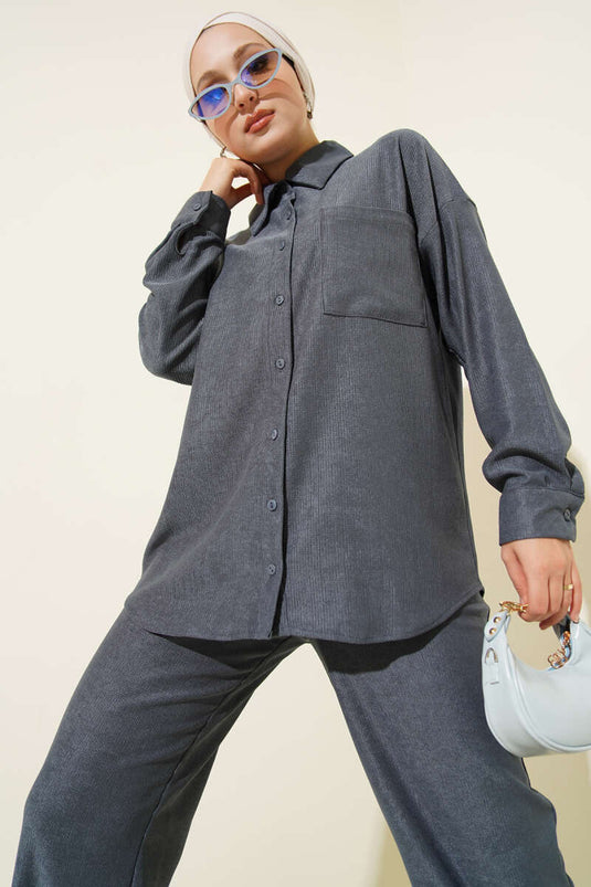 Zweiteiliges Set aus dünn geripptem Hemd mit Brusttasche, Indigo