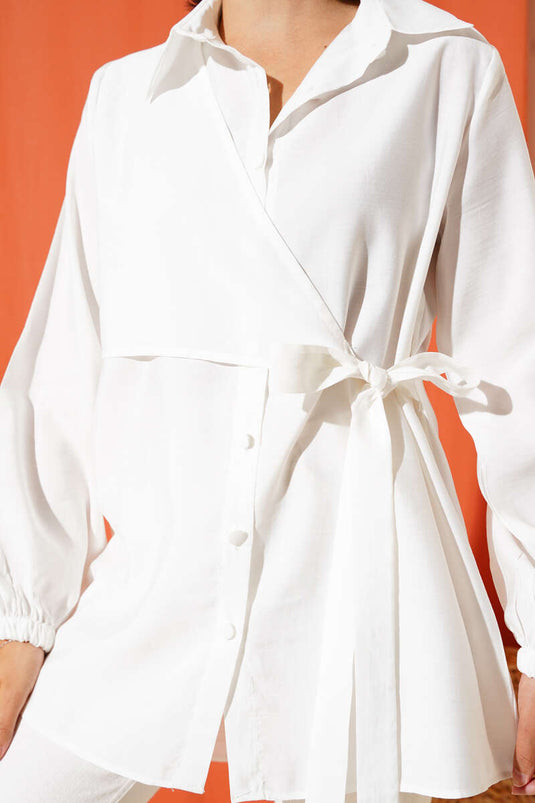 Chemise blanche à ceinture fine et lien latéral