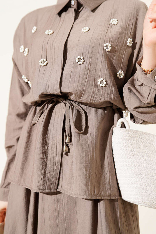 طقم تنورة بحزام خصر مزين بأزهار اللؤلؤ بلون فيزون