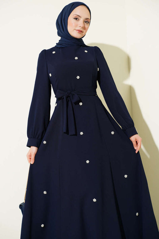 Robe Marine Ornée Avec Ceinture Et Détail Fleur De Perle