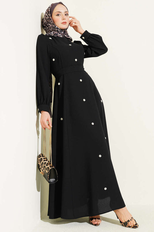Robe Noire À Ceinture Avec Fleurs Perlières