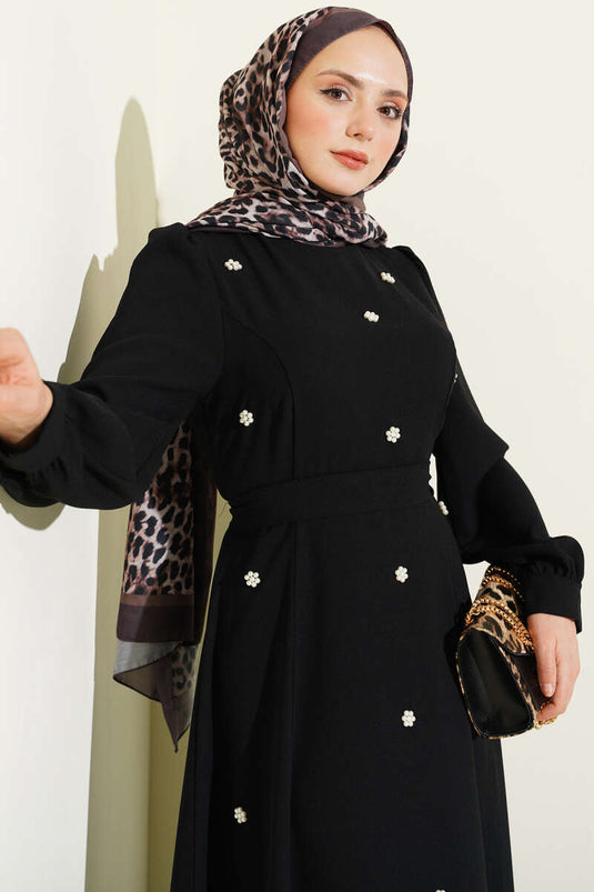 Robe Noire À Ceinture Avec Fleurs Perlières