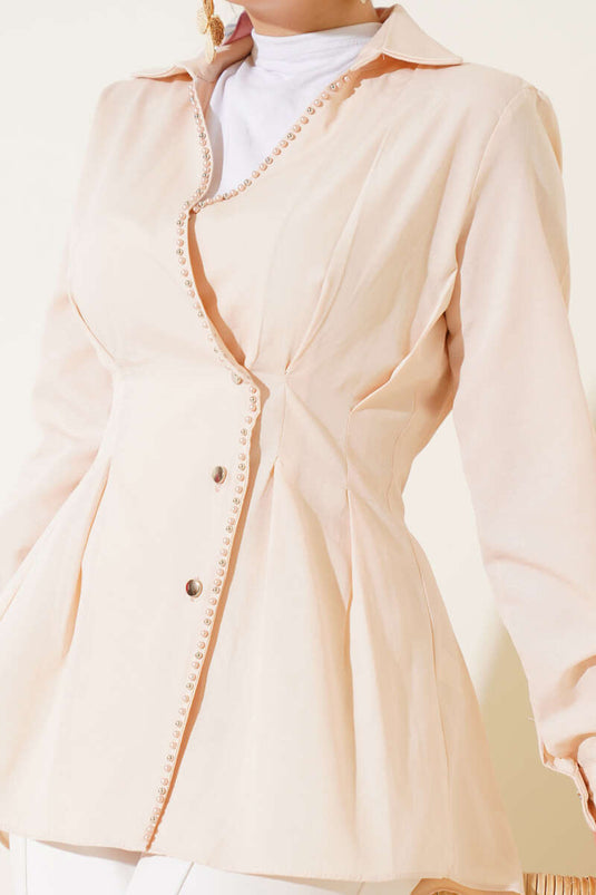 قميص بيج مطوي الخصر بتفاصيل اللؤلؤ