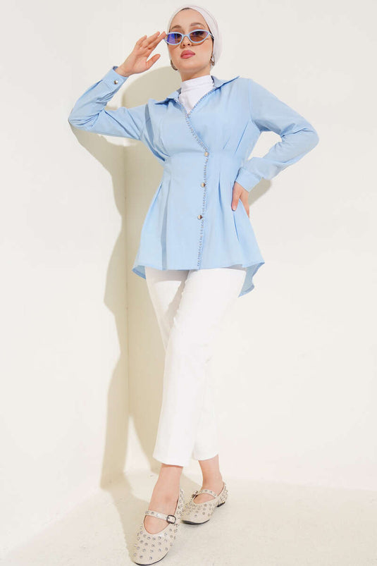 قميص أزرق مطوي الخصر بتفاصيل اللؤلؤ