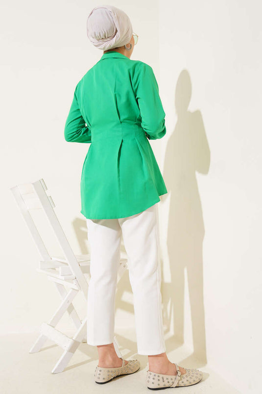 قميص أخضر مطوي بتفاصيل لؤلؤة عند الخصر