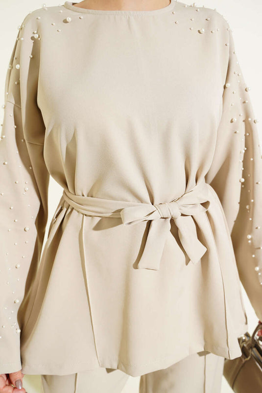 Completo doppio con cintura e dettagli perle beige