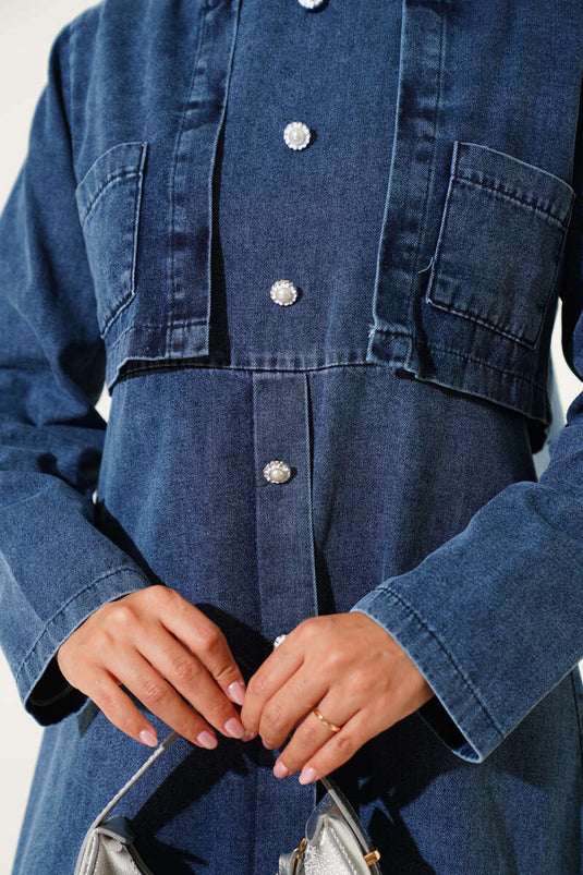 Zweiteiliges Set aus Jeansweste mit Perlenknöpfen in Dunkelblau