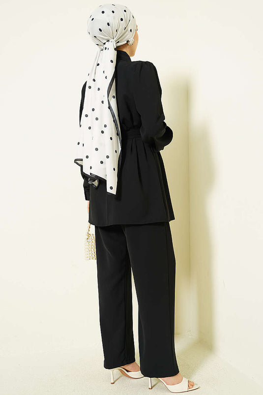 Ensemble deux pièces ceinturé avec bouton perle noir