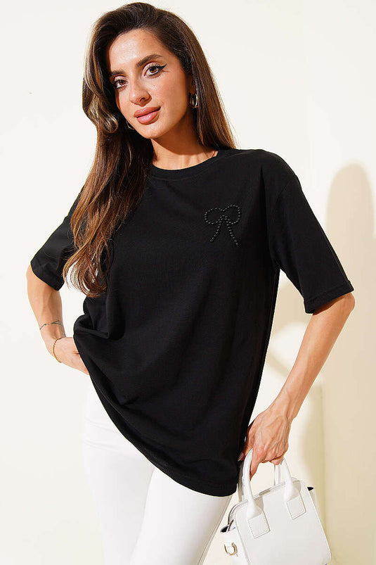 T-shirt noir avec nœud papillon en perles et pierres