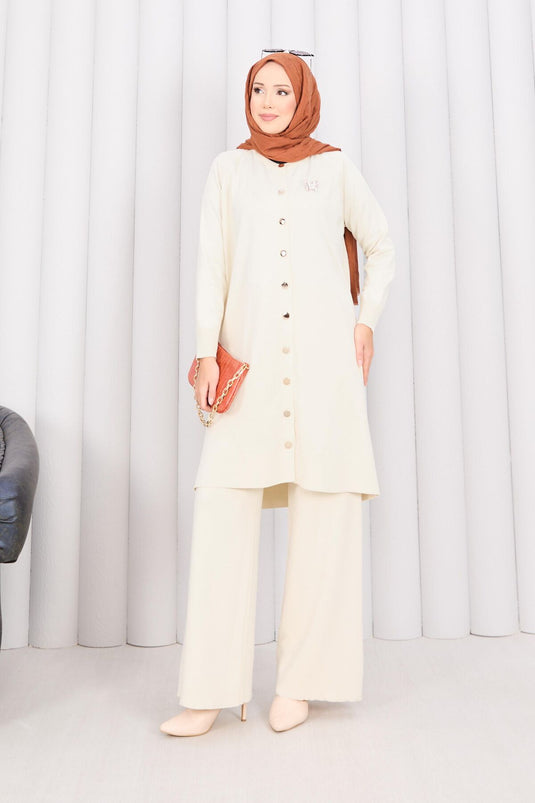İnci Kelebek Broşlu Tesettür Triko Takım Krem
