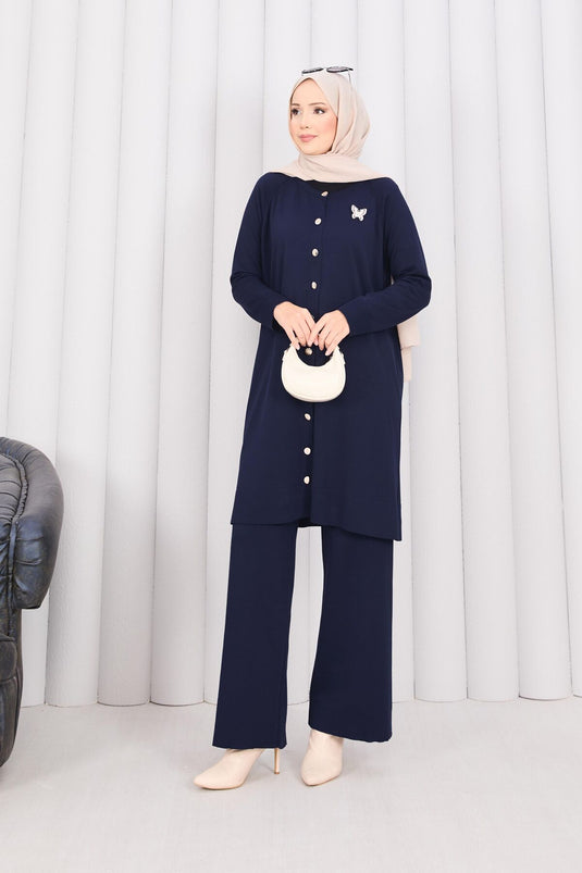 İnci Kelebek Broşlu Tesettür Triko Takım Lacivert
