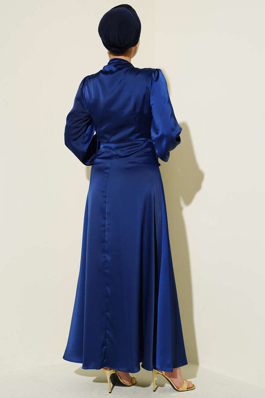 Robe de soirée en satin drapée ornée de perles, bleu marine