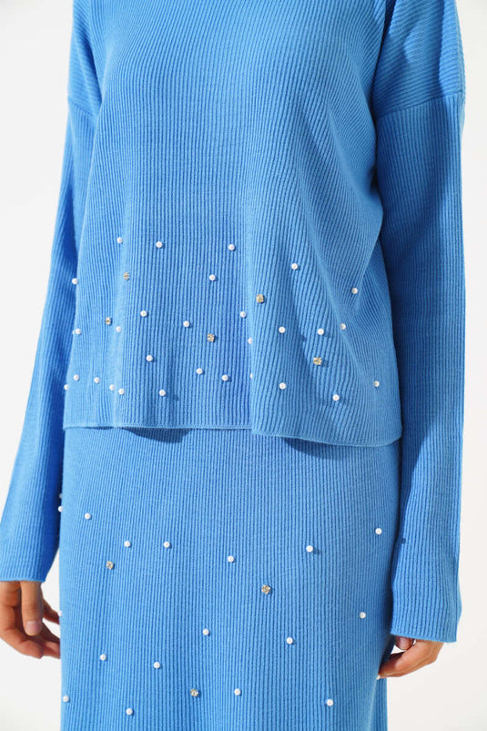 Traje de dos piezas de punto con falda adornada con perlas índigo