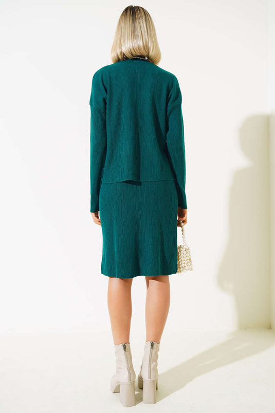 Ensemble deux pièces en maille orné de perles, jupe et tailleur émeraude