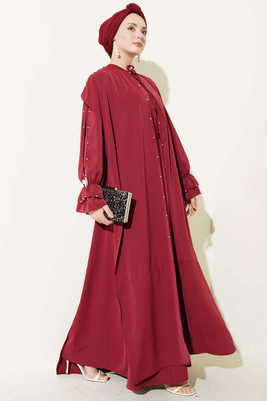 Kleid mit Perlenverzierung, Schmetterlingen und Cape in Bordeaux