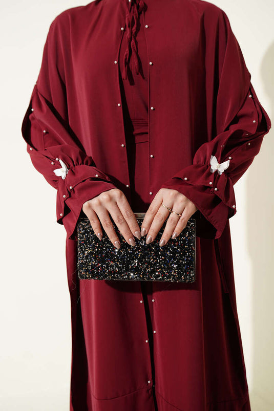Kleid mit Perlenverzierung, Schmetterlingen und Cape in Bordeaux