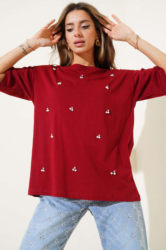 تيشيرت مزين باللؤلؤ، لون عنابي