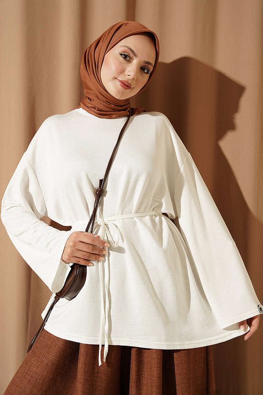 Tunique Beige Avec Détails Ornés Sur Les Bras Et Liens
