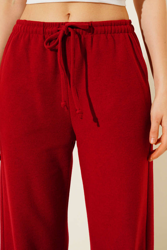 بنطال واسع الساق بحبل ربط أحمر