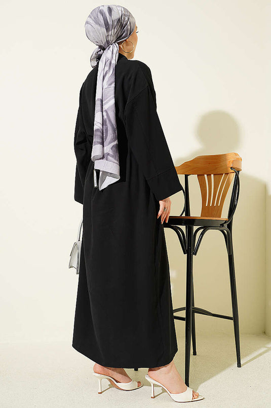 Robe noire à boutons avec détails à cordon en corde