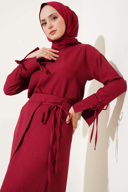 Ensemble deux pièces basique avec jupe à nouer et couleur bordeaux