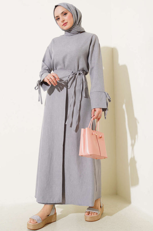 طقم أساسي من قطعتين مع تنورة برباط حبلي ورمادي