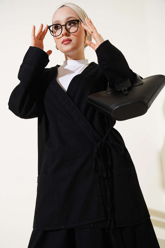 طقم جينز من قطعتين مع تنورة برباط أسود