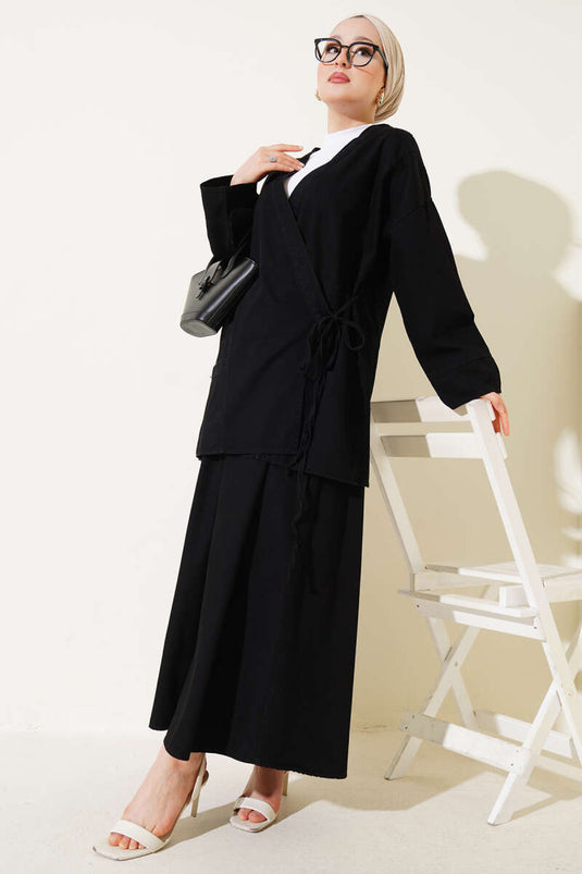 طقم جينز من قطعتين مع تنورة برباط أسود