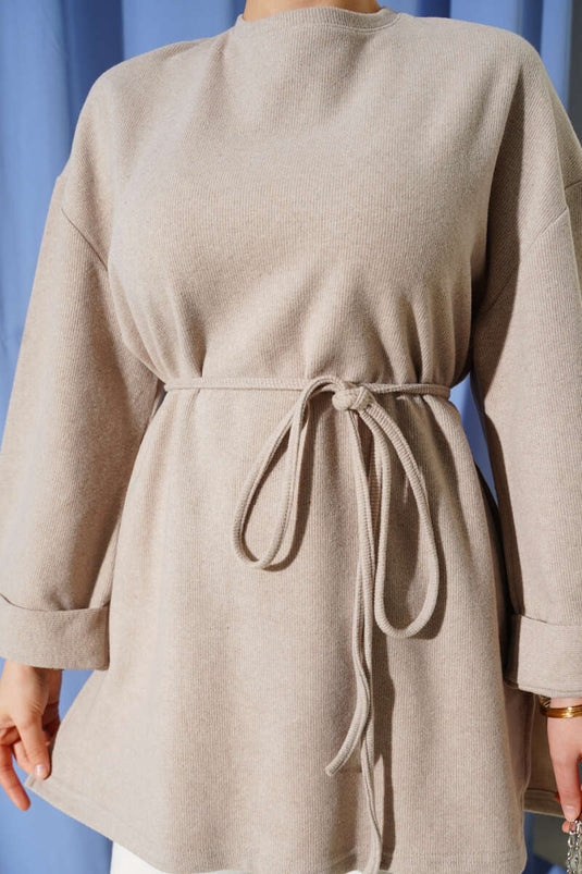 Tunique beige en velours côtelé à nouer avec une corde