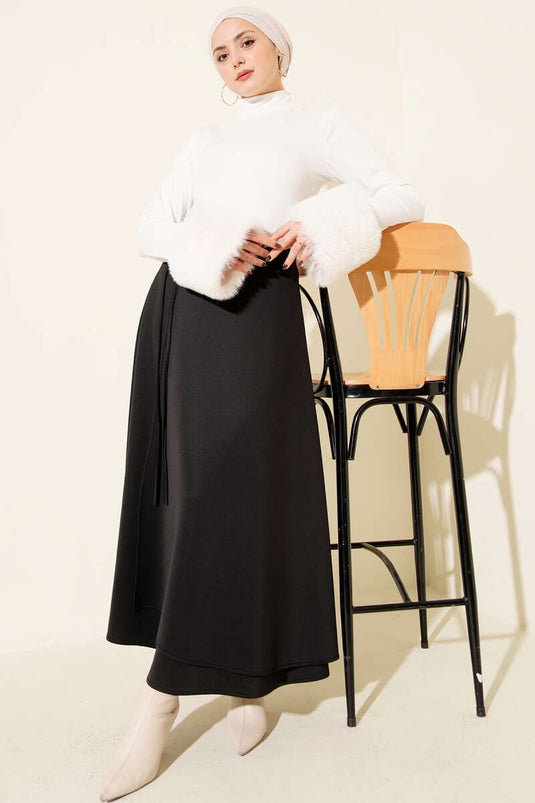 Jupe de plongée noire évasée avec lien à nouer dans le dos