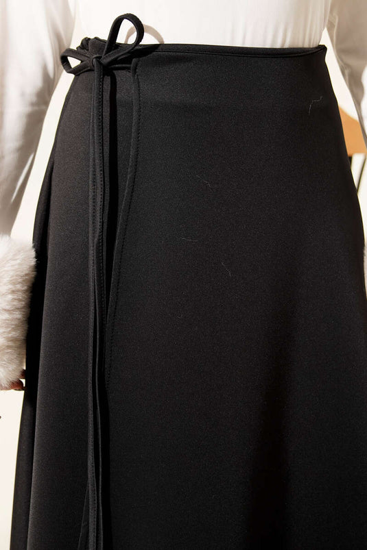 Jupe de plongée noire évasée avec lien à nouer dans le dos