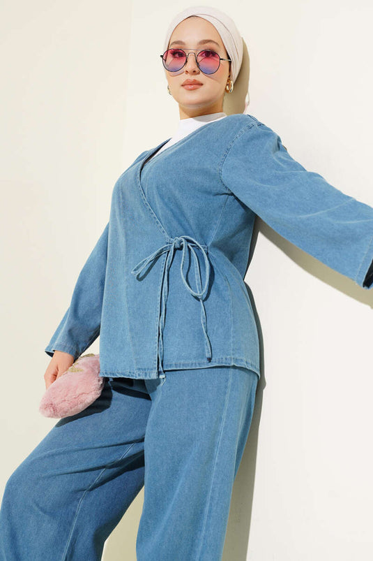 Ensemble deux pièces en denim bleu clair à col en V et lien noué