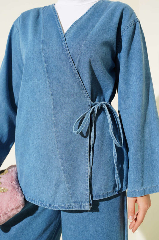 Ensemble deux pièces en denim bleu clair à col en V et lien noué