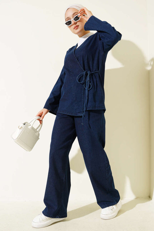 Costume deux pièces en denim à col en V et lien noué bleu marine