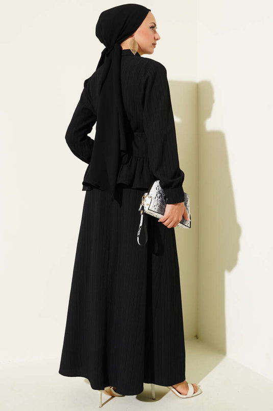 طقم من قطعتين مع حزام حبل وتنورة من لحاء الشجر باللون الأسود