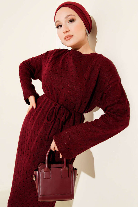 Robe en maille ajourée avec ceinture en corde, bordeaux