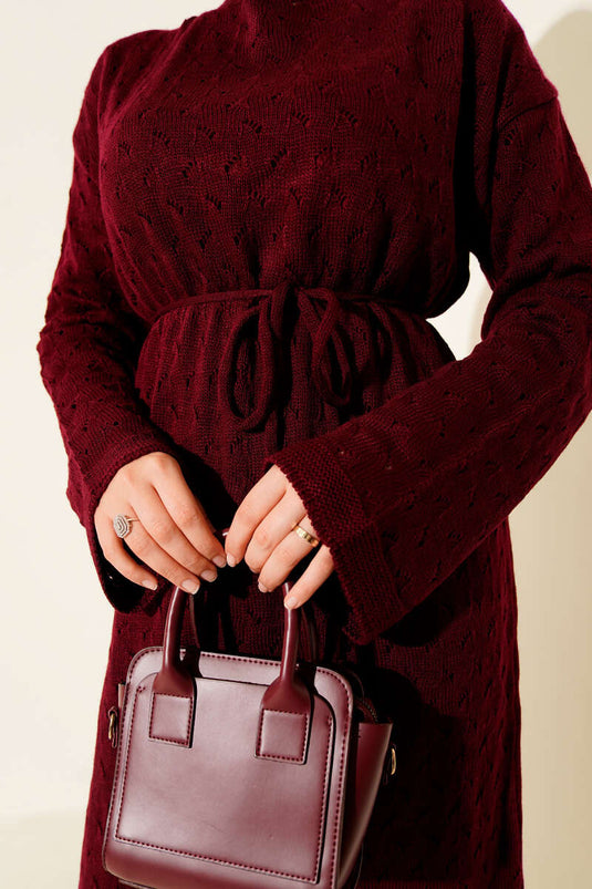 Robe en maille ajourée avec ceinture en corde, bordeaux
