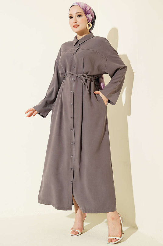 Kleid aus Tencel mit durchgehender Knopfleiste und Gürtel in Grau