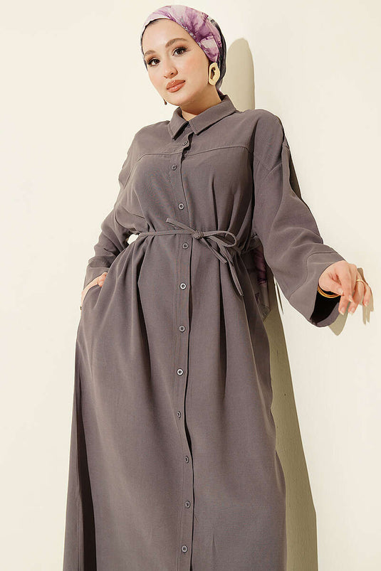 Kleid aus Tencel mit durchgehender Knopfleiste und Gürtel in Grau