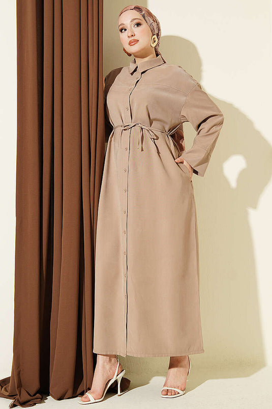 Robe longue boutonnée en tensel avec ceinture en corde, couleur vison