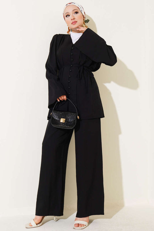 طقم أسود من قطعتين مع حزام وإغلاق بأزرار بريطانية