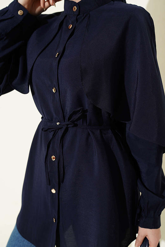 Camisa con cinturón de cuerda y capa en la manga, azul marino