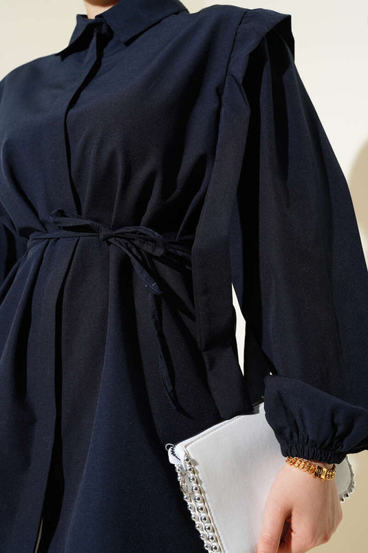 Camicia a mantella con cintura in corda e spalle blu navy