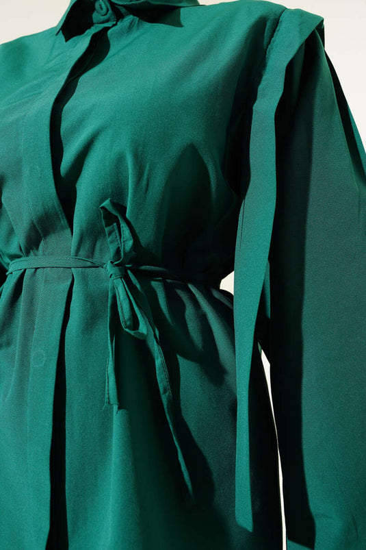 قميص عباءة بحزام على الكتف، لون زمردي