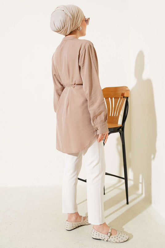 قميص من جلد المنك مع حزام من الحبل